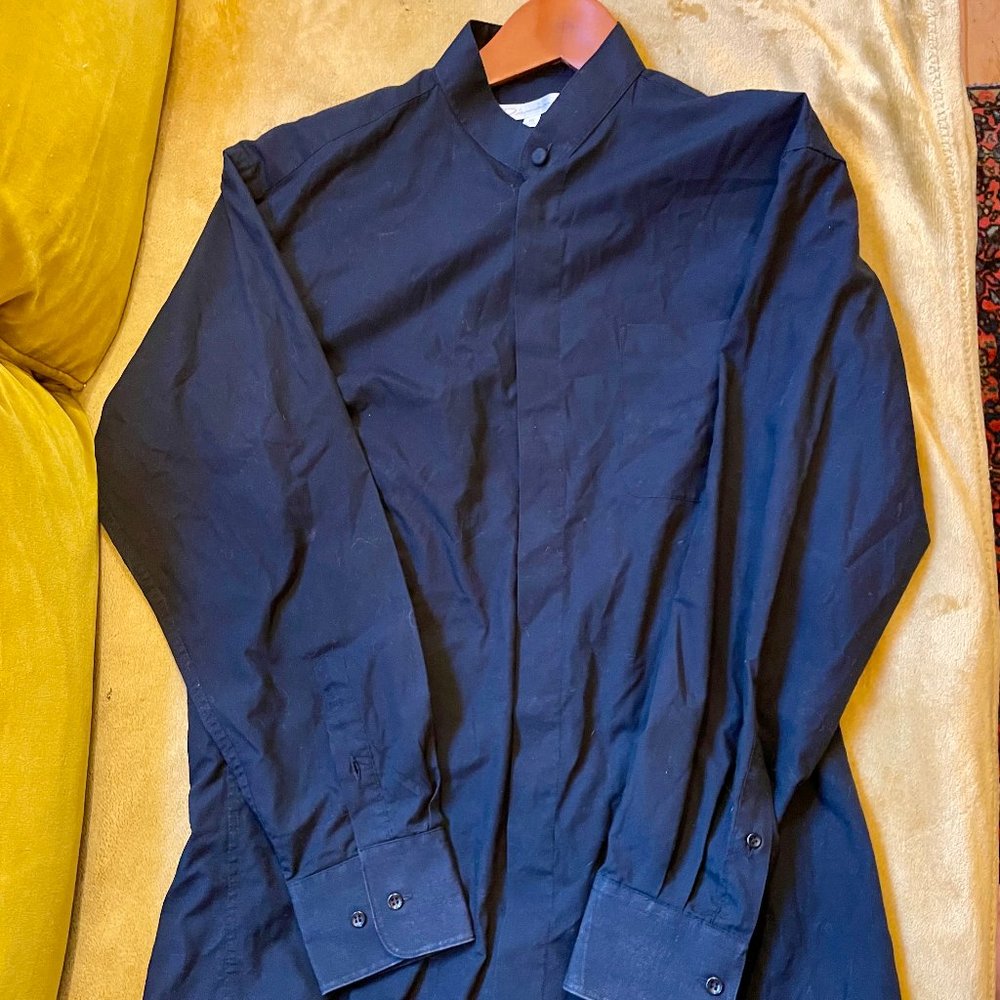 Band collar button down with hidden buttons